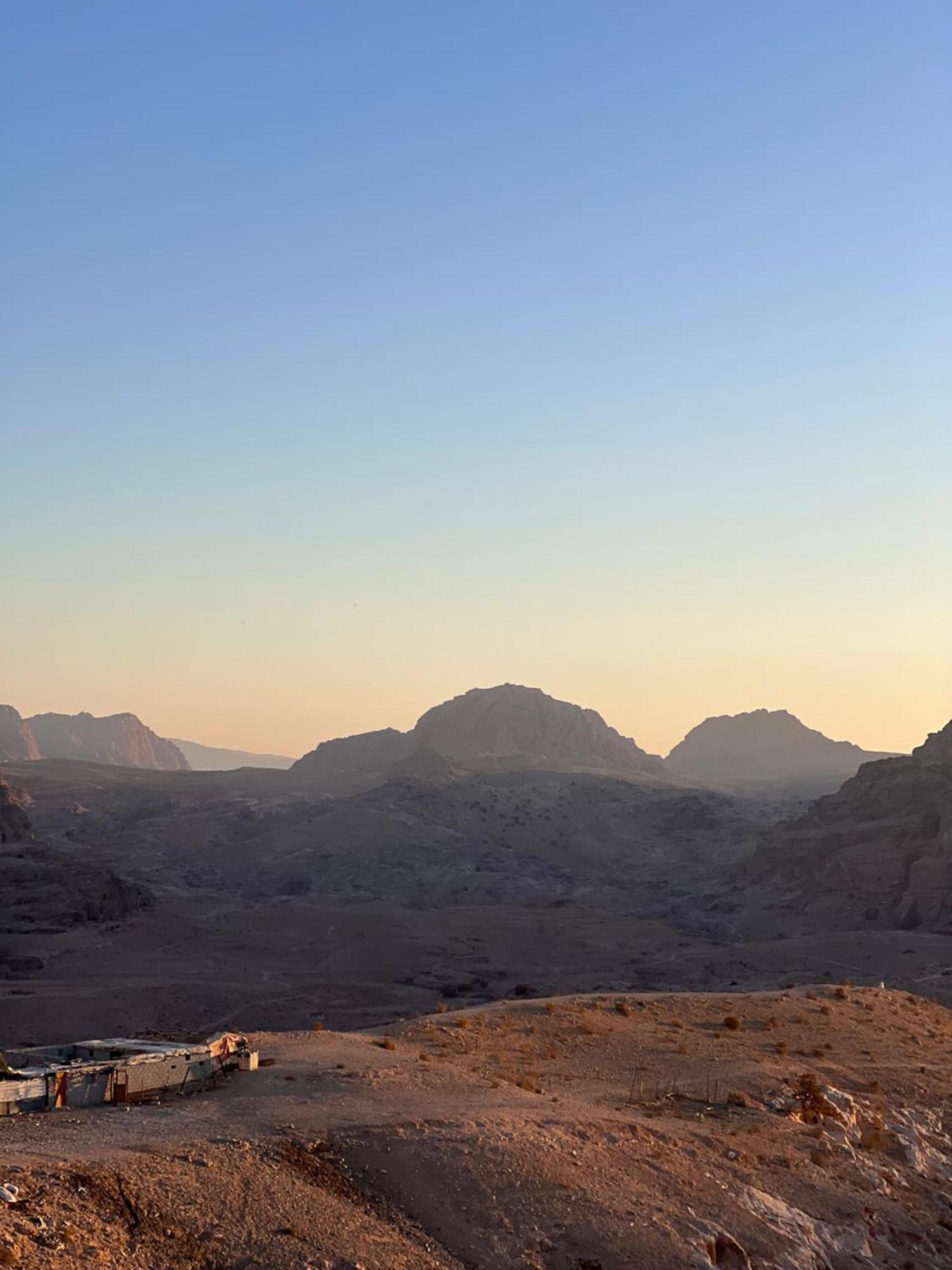Indiana Jones Home Stay Petra エクステリア 写真